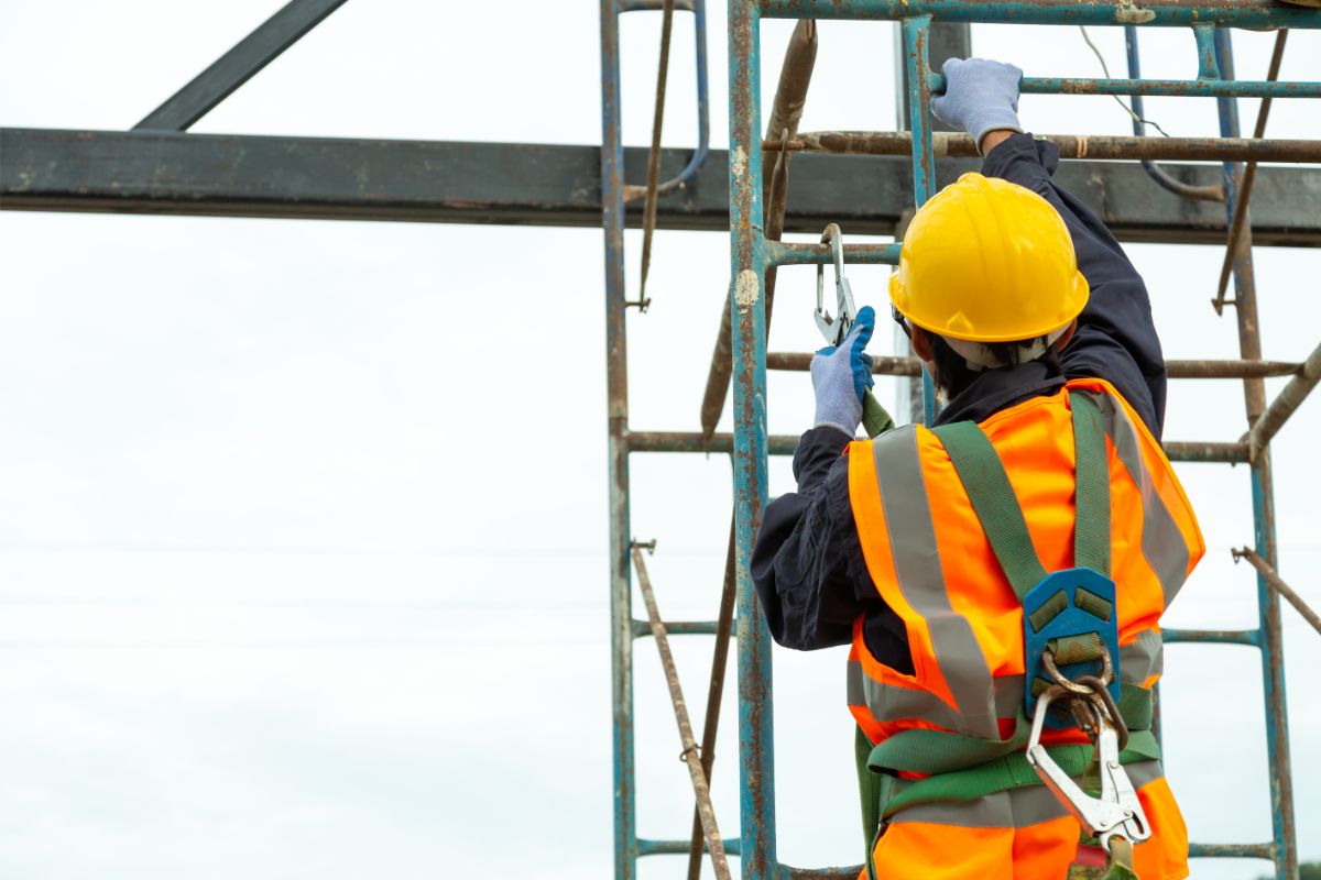 Les équipements de sécurité indispensables pour vos travaux en hauteur